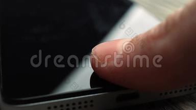智能手机上的<strong>指纹</strong>安全屏幕解锁。