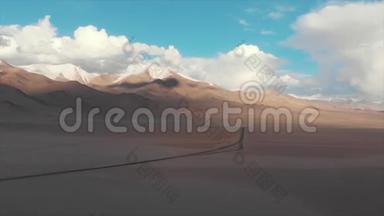 塔吉克斯坦卡拉库尔湖。 M<strong>41</strong>帕米尔高速公路，阿雷尔德龙射击。
