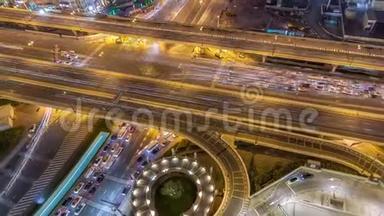 <strong>迪拜</strong>市中心高速公路立交的鸟瞰<strong>夜景</strong>。