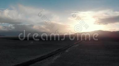 塔吉克斯坦卡拉库尔湖。 M41帕米尔高速公路，阿雷尔德龙射击。