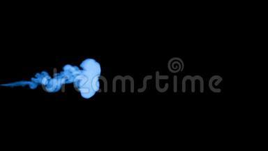 蓝色辉光墨水溶于水的三维渲染，模拟墨水注入，VFX效果与Luma哑光。 蓝色黑色21