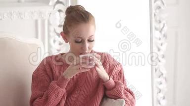 芭蕾舞演员喝红茶。
