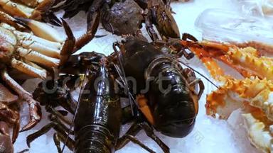 海鲜移动虾大龙虾和螃蟹在柜台市场，海鲜在市场拉利亚在巴塞罗那