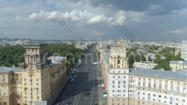在莫斯科阳光明媚的夏日观赏<strong>加加林</strong>广场