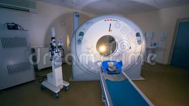 现代医院的磁共振成像MRI扫描仪。