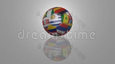 参加<strong>世界杯</strong>的彩旗足球在反射面上旋转，3D渲染，4K脚，循环