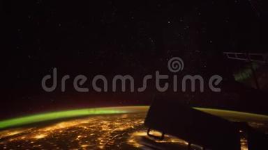 从国际空间站上看到地球。 夜间对行星地球的空间探索。 IS057