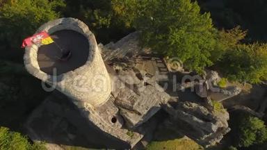 土耳其，捷克共和国-JUNE，2019年：航空无人机观哥特式城堡在国家公园塞斯基拉吉附近布拉格。