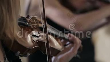 音乐家演奏小提琴经典音乐