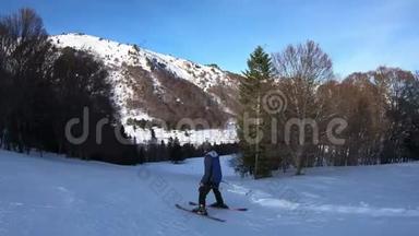 法国比利牛斯山滑雪场滑雪者