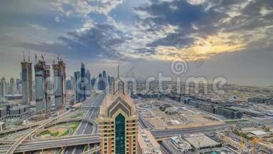 迪拜天际线日落时分，美丽的市中<strong>心</strong>摩天大楼和谢赫<strong>扎</strong>耶德公路交通，迪拜，联合