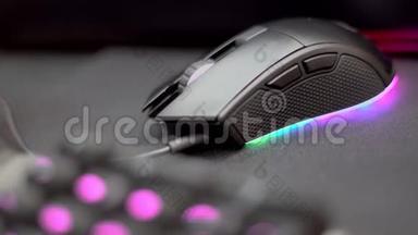 关闭电脑RGB<strong>游戏鼠标</strong>，彩色LED照明
