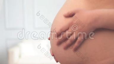 女人要生孩子了。 她的腹部是特写的