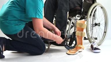 轮椅青年矫形设备