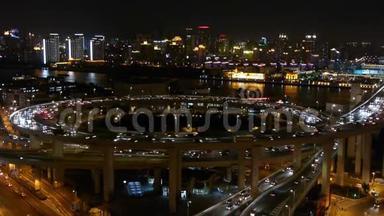 <strong>上海</strong>光明城市景观<strong>立交桥</strong>夜间交通拥堵。