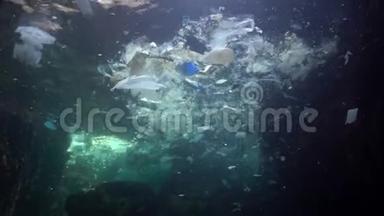 塑料<strong>垃圾</strong>等杂物漂浮在水下.. <strong>海洋</strong>污染。 水中的塑料碎片，杀死野生动物。