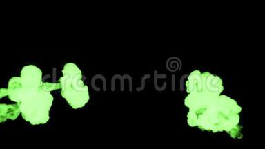 荧光亮绿的色调在水中反应，多滴墨水.. 这是3D渲染镜头的慢动作墨水