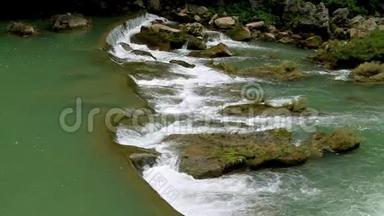 贵州白水里美丽的瀑布