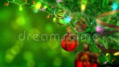 绿色圣诞树上的<strong>红球</strong>和花环。 循环三维动画。