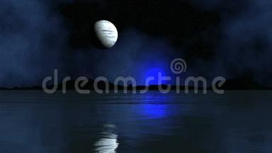 在水中反射的两个月亮