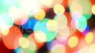 美丽的彩色离焦波克节日灯作为抽象的节日庆祝背景。