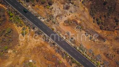 西班牙加那利群岛特内里费沙漠公路上的汽<strong>车俯视</strong>图