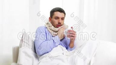 流感病人在家喝热茶