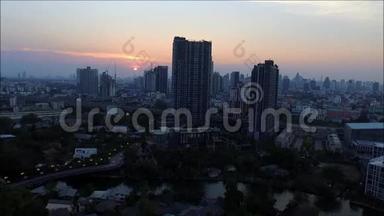 曼谷日落时的城市鸟瞰图