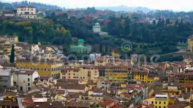 从多莫的观景台，圣玛丽亚·德尔菲奥雷大教堂俯瞰佛罗伦萨美丽的空中景色。