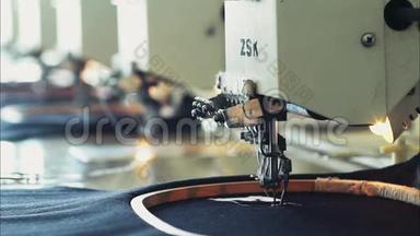服装厂加工慢动作的机器人制造设备