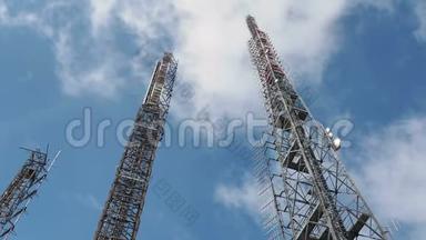 林宗山顶上的电信、电视广播、手机、广播和卫<strong>星塔</strong>群