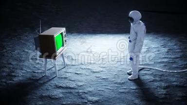 孤独的宇航员在月球上看旧<strong>电视</strong>。 追踪你的内容。 夸张的4K动画。