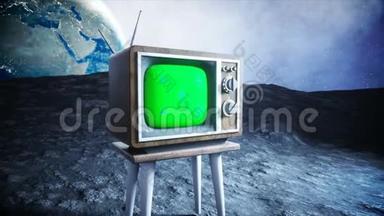 孤独的宇航员在月球上看旧电视。 追踪你的内容。 <strong>夸张</strong>的4K动画。