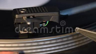 唱片播放器播放老式的老式乙烯唱片