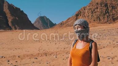 埃及沙漠中<strong>的</strong>凯菲耶女孩。