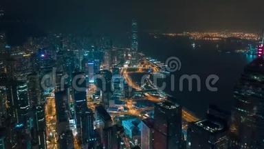 香港-2018年5月：铜锣湾及湾仔码头的航空时间图，夜间由上至下。