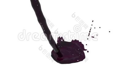 一股非常美丽的紫色液体，类似于糖浆或柠檬水，落在屏幕上。 慢速射击