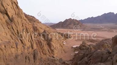 埃及的<strong>沙漠</strong>。 埃及山岩<strong>沙漠</strong>全景