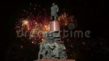 莫斯科，弗拉基米尔·列宁1985年纪念碑、雕塑家柏柏尔和建筑师Makare vich和烟火