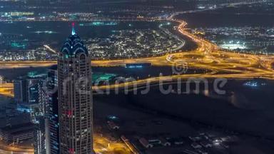 在<strong>迪拜</strong>的商业海湾塔的全景<strong>夜景</strong>。