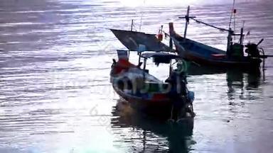 泰国渔民准备出海捕鱼