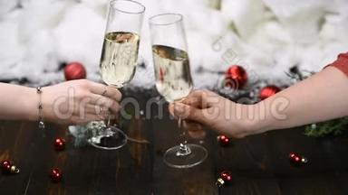 圣诞节和<strong>新年</strong>庆祝<strong>活动</strong>，配杯香槟
