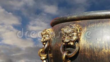 大铜碗灭火与形象<strong>中国龙</strong>像在紫禁城。 中国北京