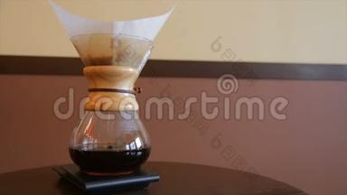 替代咖啡制作方法。 在玻璃瓶中酿造咖啡