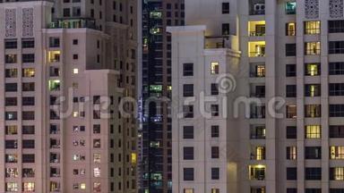 阿拉伯联合酋长国迪拜的JBR夜景与住宅摩天大楼