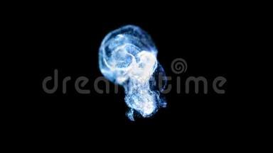 平流、发光蓝色粒子在液体中漂浮的三维油墨效应。 缓慢流动的液体中流动的发光粒子
