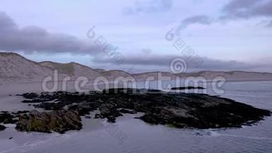 爱尔兰唐加尔的阿尔达拉和波尔图自然保护区旁边的希斯金莫尔海湾景观