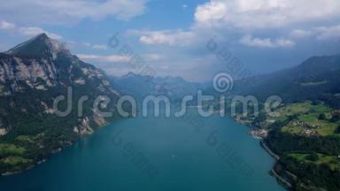 <strong>俯瞰</strong>瑞士阿尔卑斯山的空中景色-从上面<strong>俯瞰</strong>美丽的瑞士