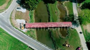 拆除一座174年老伯尔拱<strong>桁架</strong>设计覆盖桥梁，双跨度在宾夕法尼亚州荷兰国家