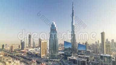 迪拜市中<strong>心</strong>的天际线日落时分，最高的建筑和谢赫<strong>扎</strong>耶德的道路交通阿联酋
